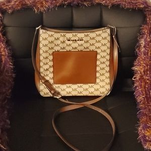 Crossbody handbag